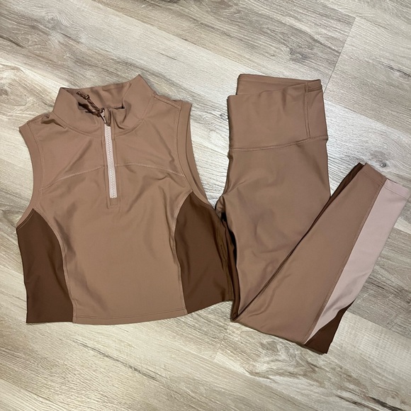 2 activewear sets Medium - Picture 4 of 7